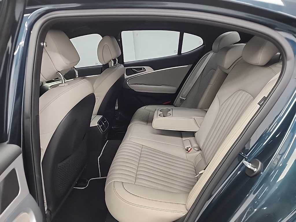 Genesis G70 - Vista 12