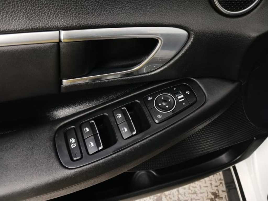 HYUNDAI Sonata - Vista 9