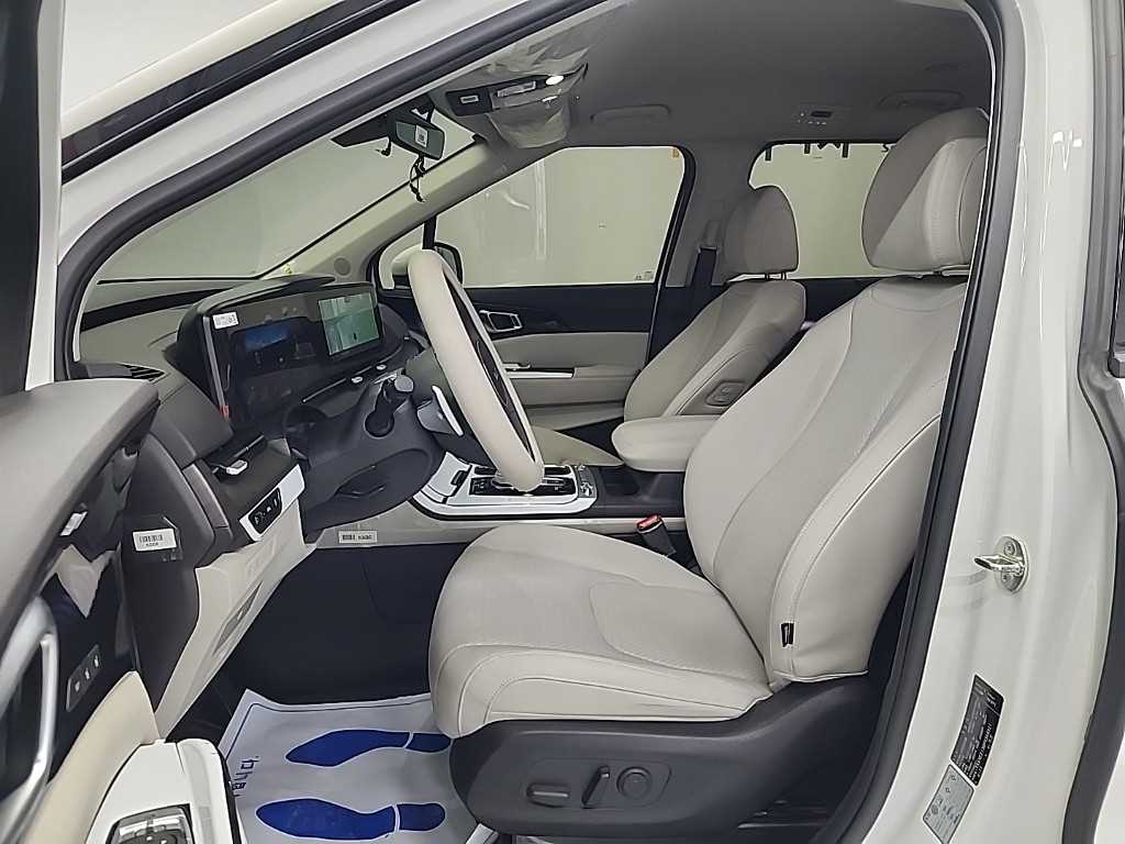 KIA Carnival - Vista 11