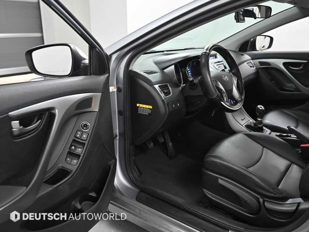 HYUNDAI Avante - Vista 11