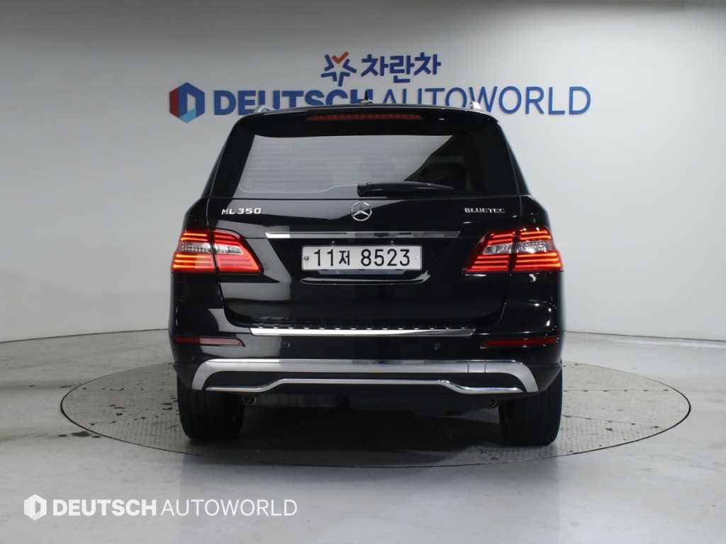 Mercedes Benz M Class - Vista 4