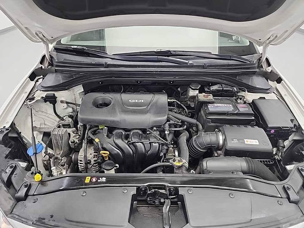 HYUNDAI Avante - Vista 5