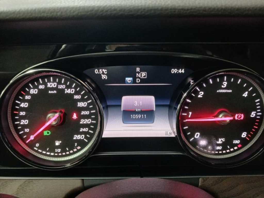 Mercedes Benz E class - Vista 10