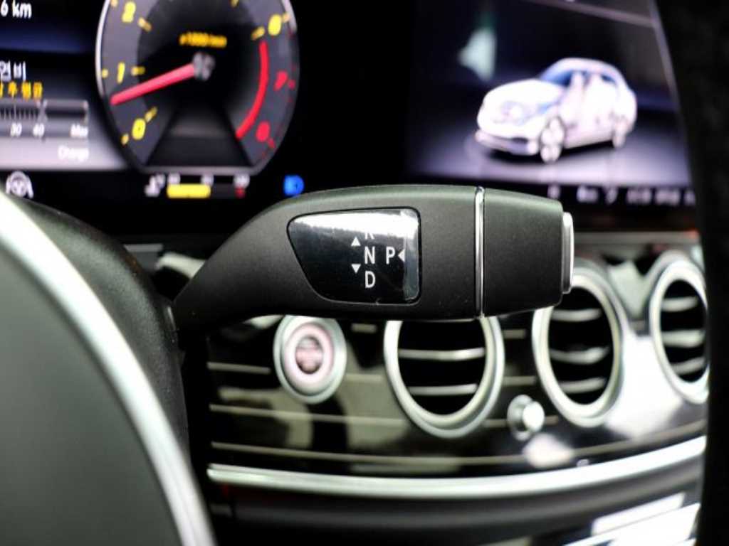 Mercedes Benz E class - Vista 7