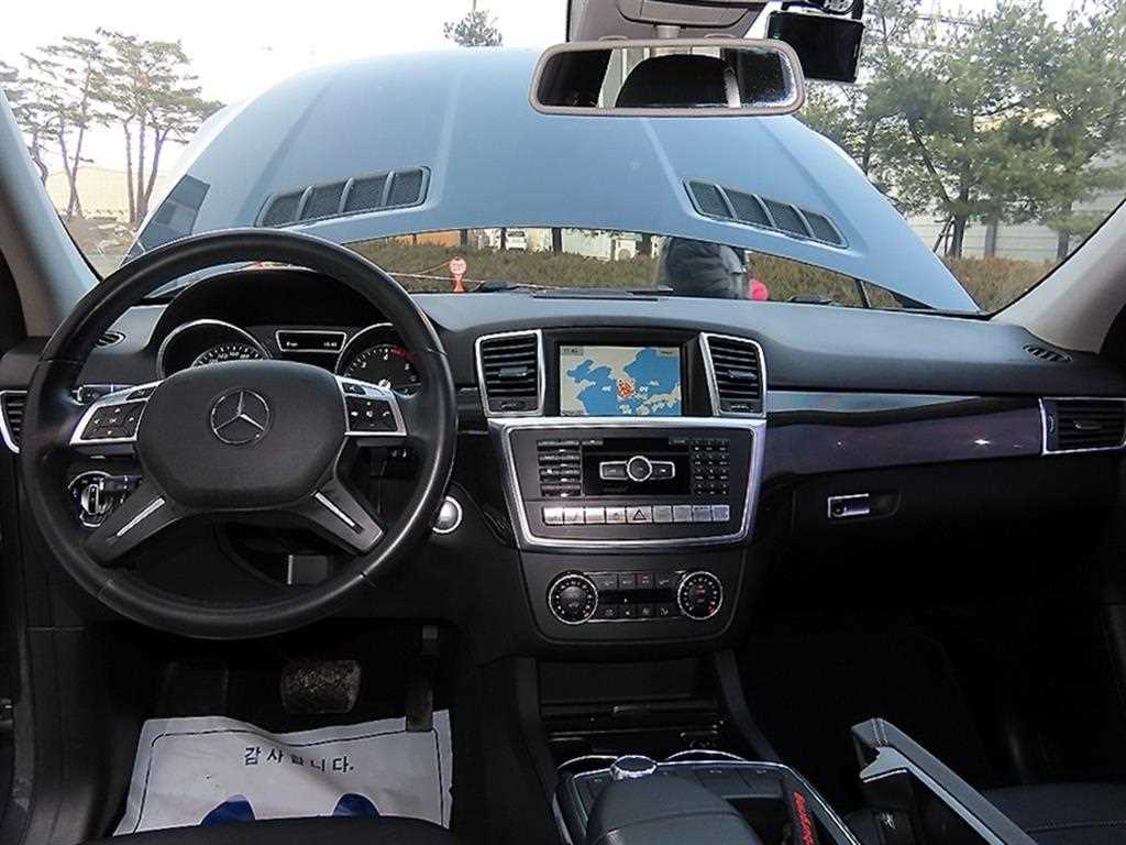 Mercedes Benz M Class - Vista 7