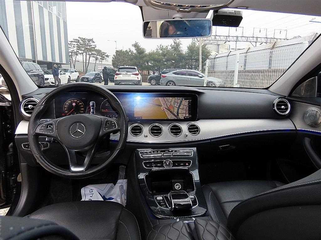 Mercedes Benz E class - Vista 7