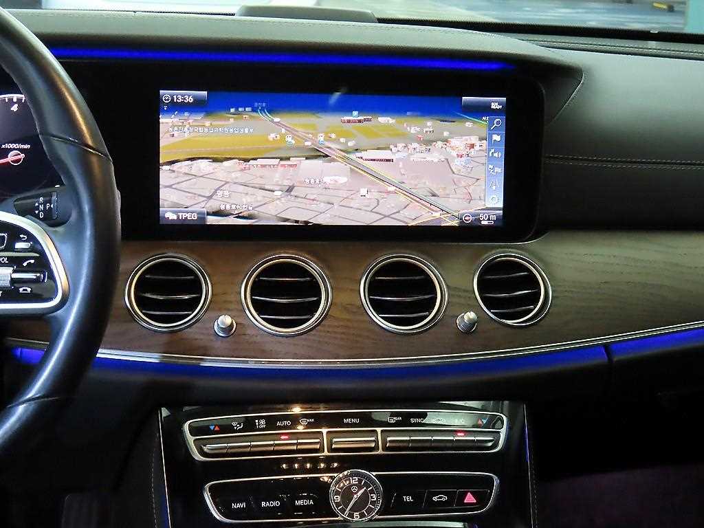 Mercedes Benz E class - Vista 11