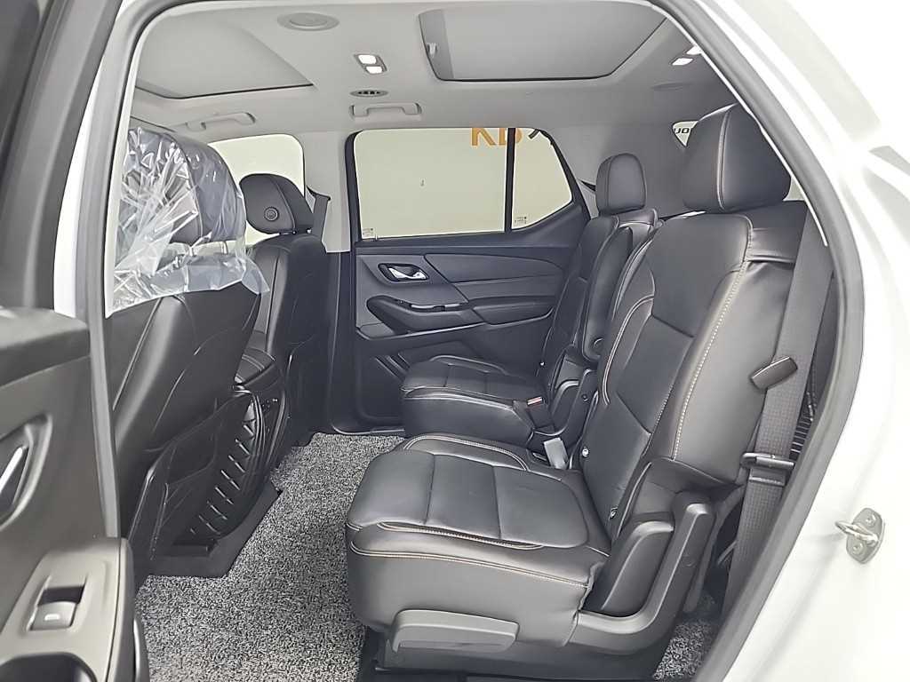 Chevrolet Travers - Vista 12