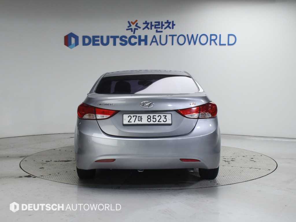 HYUNDAI Avante - Vista 4