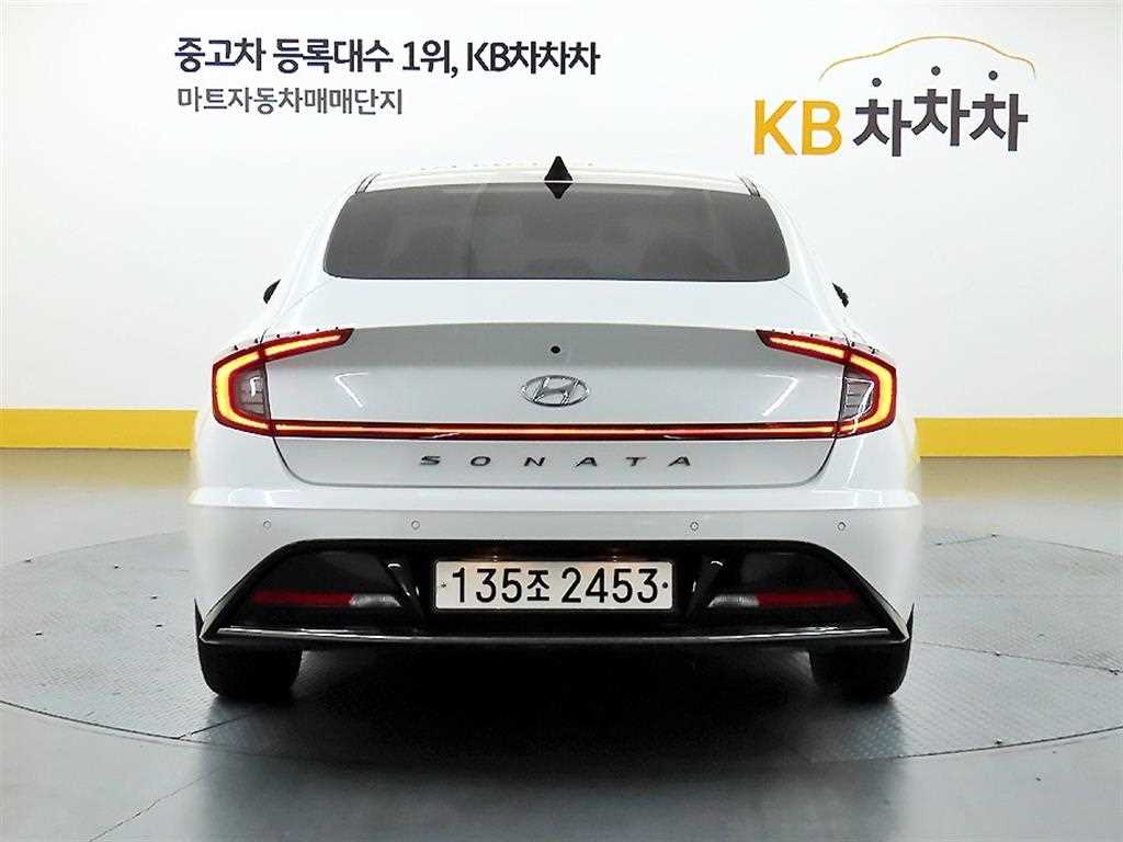 HYUNDAI Sonata - Vista 3