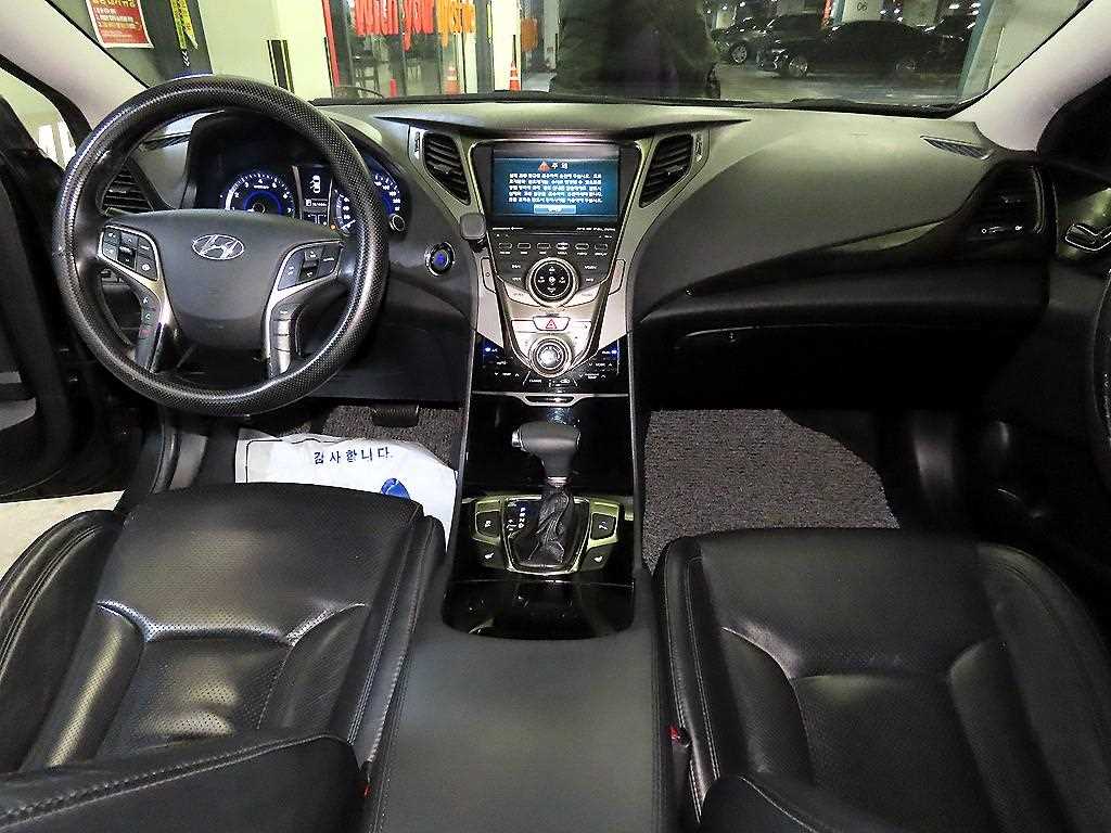 HYUNDAI Grandeur - Vista 9