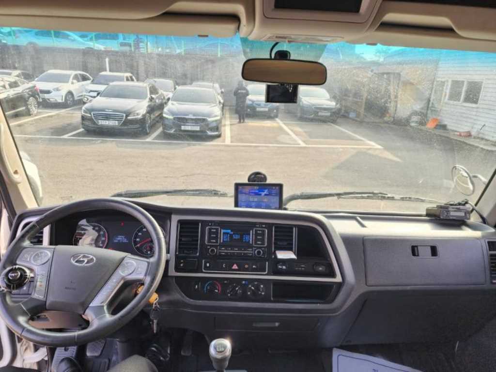 medium and large cargo truck - Vista 7