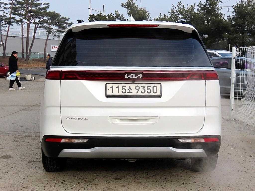 KIA Carnival - Vista 4