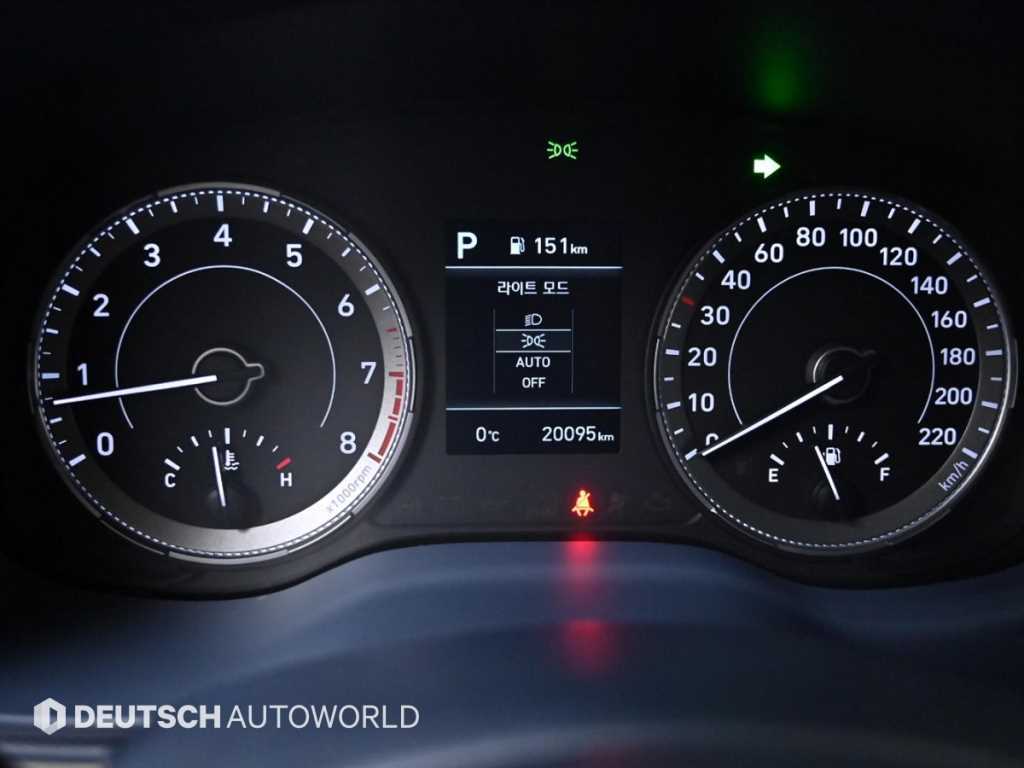 HYUNDAI Venue - Vista 8