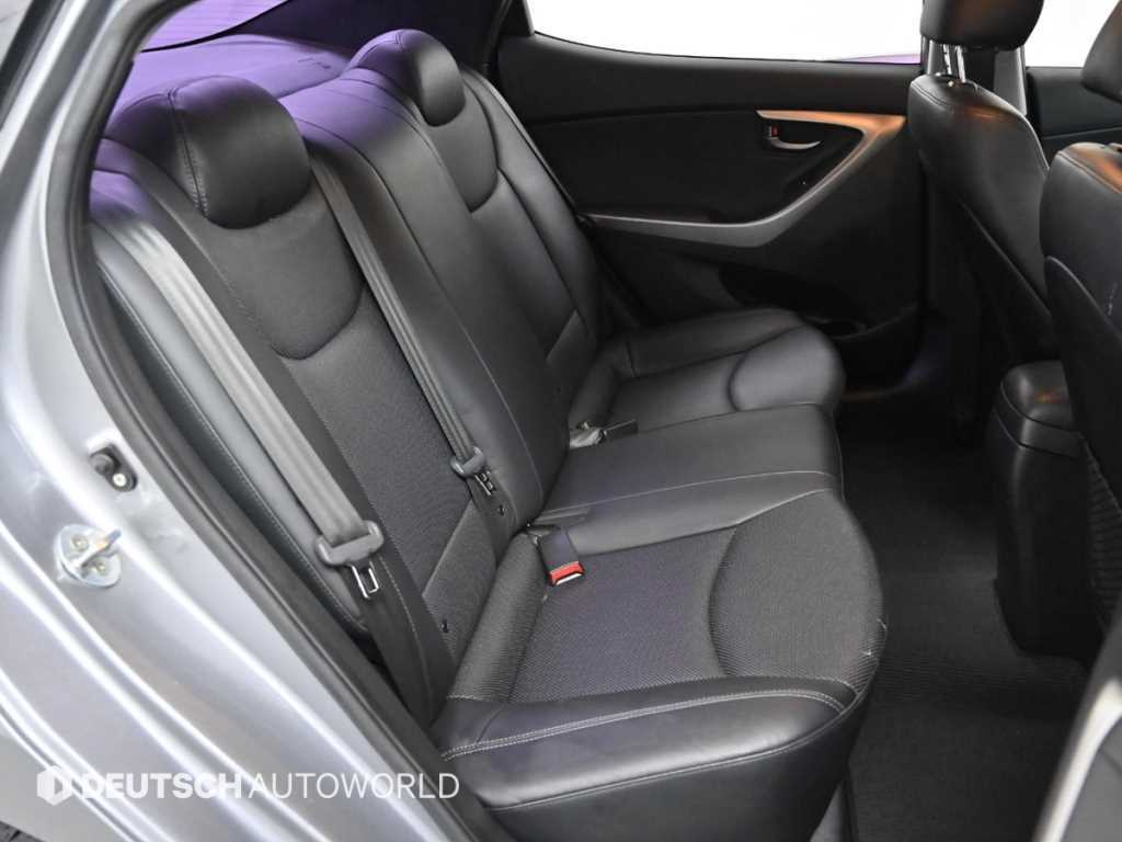 HYUNDAI Avante - Vista 12