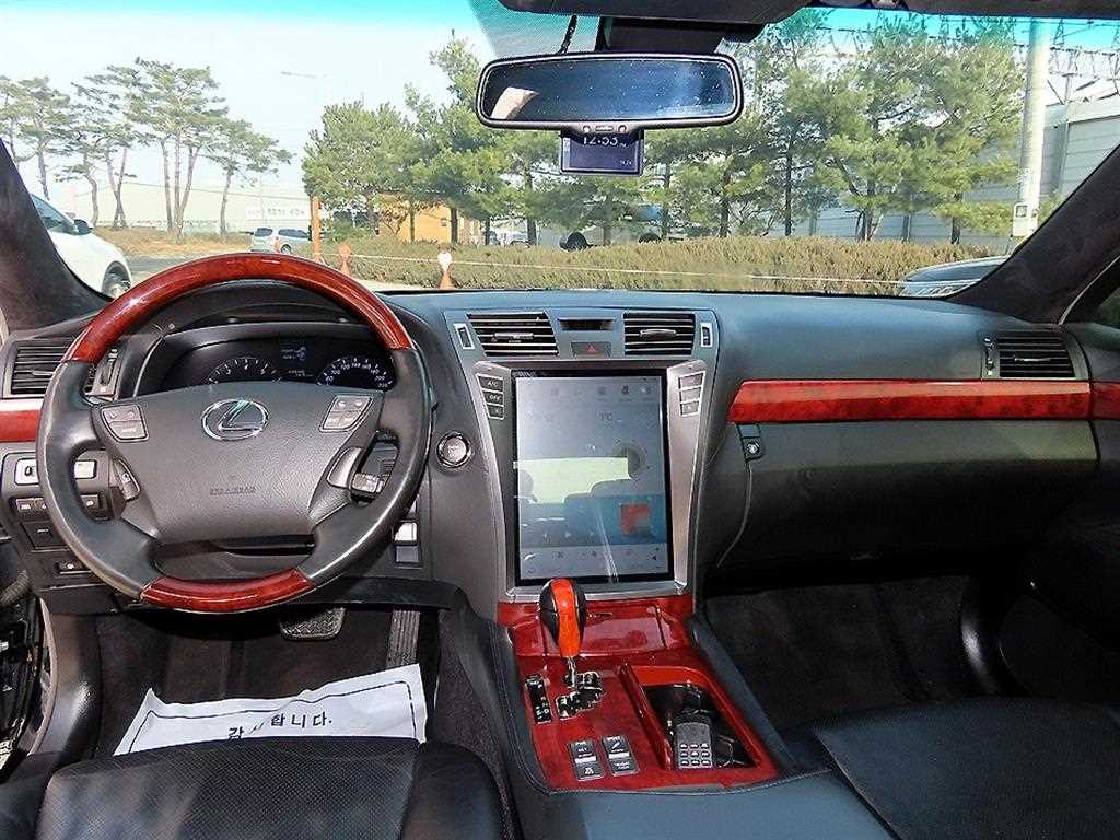 Lexus LS - Vista 7