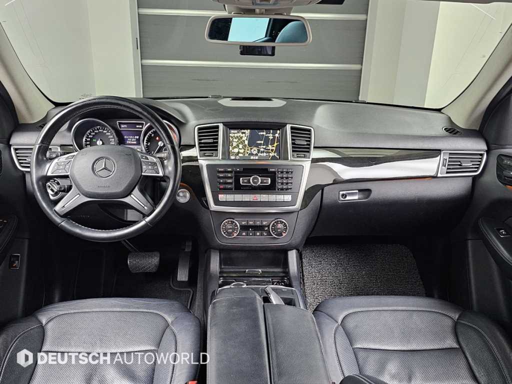 Mercedes Benz M Class - Vista 7