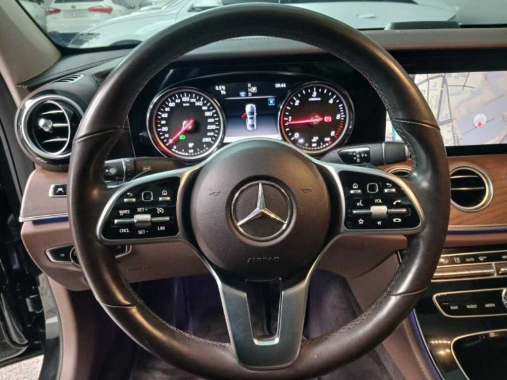 Mercedes Benz E class - Vista 11