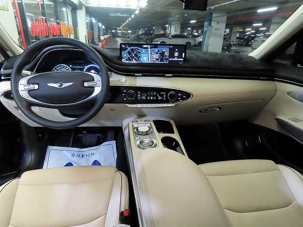 Genesis GV70 - Vista 10