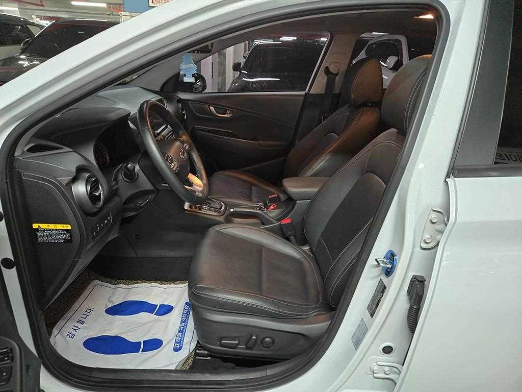 HYUNDAI Kona - Vista 5