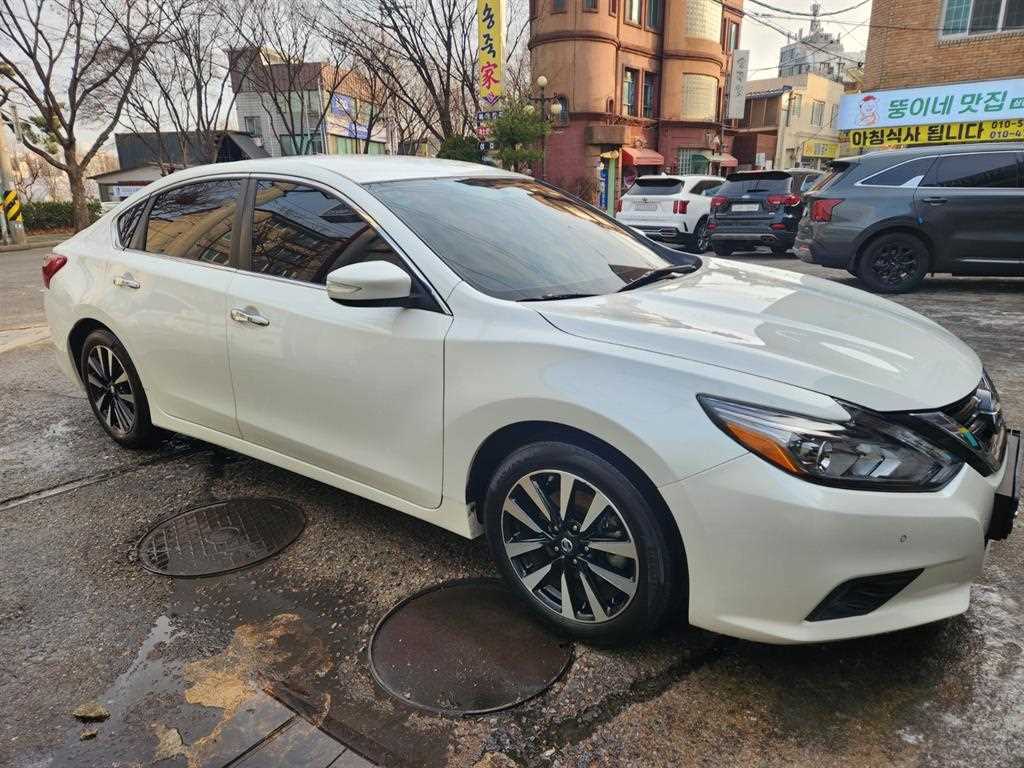 Nissan Altima - Vista 8