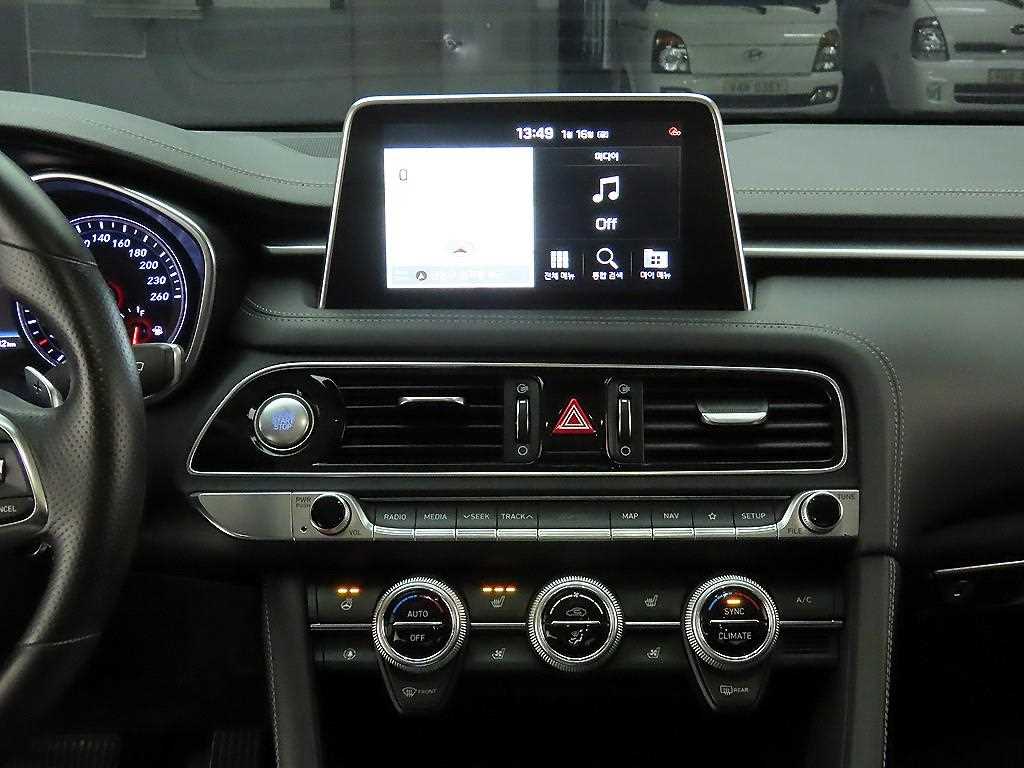 Genesis G70 - Vista 10