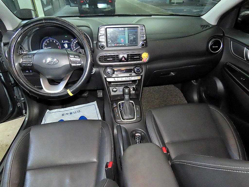 HYUNDAI Kona - Vista 10