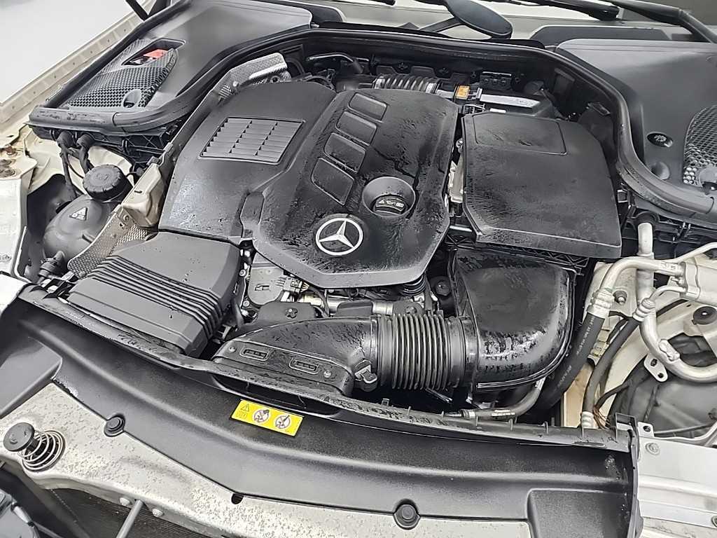 Mercedes Benz CLS Class - Vista 5