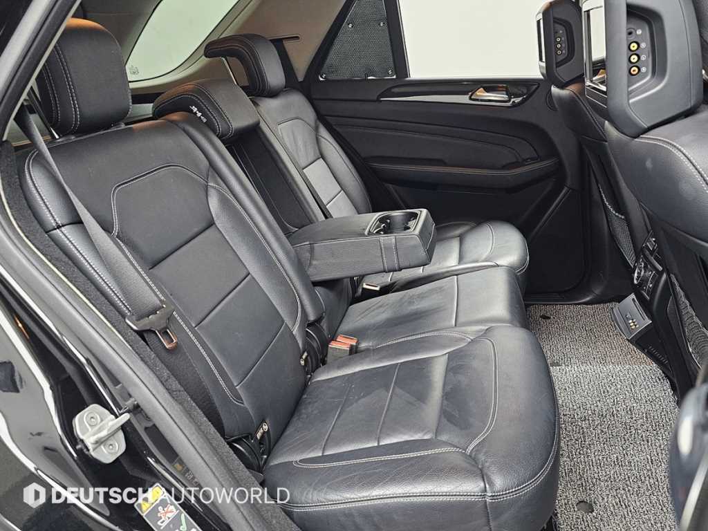 Mercedes Benz M Class - Vista 12