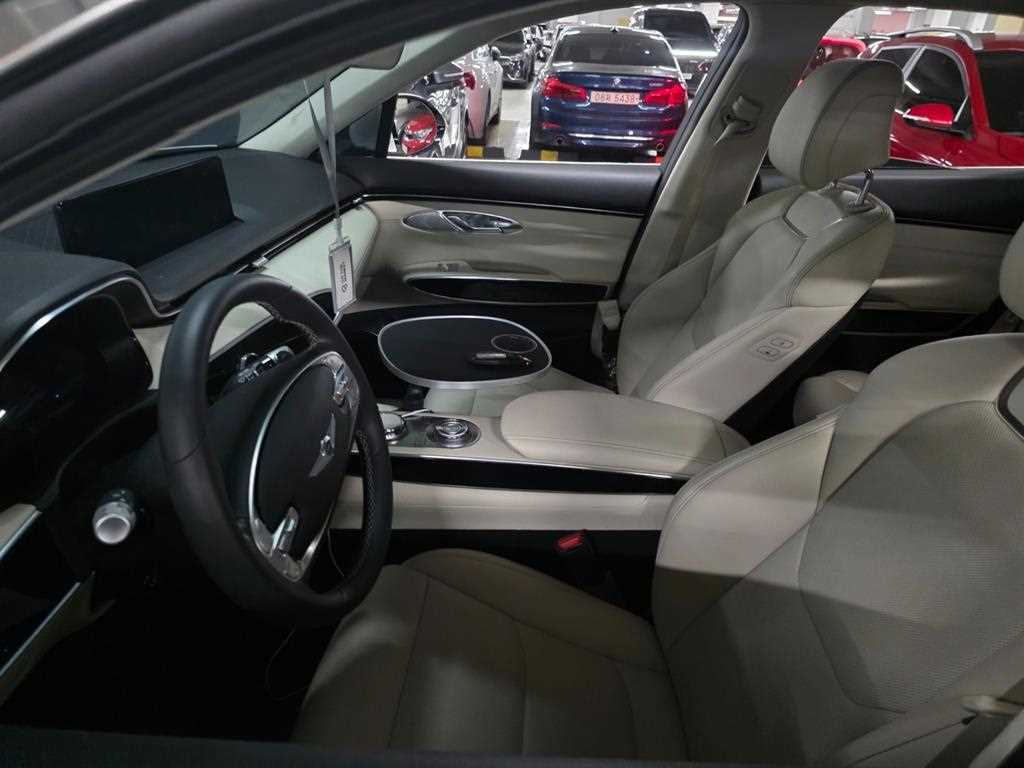 Genesis GV70 - Vista 8