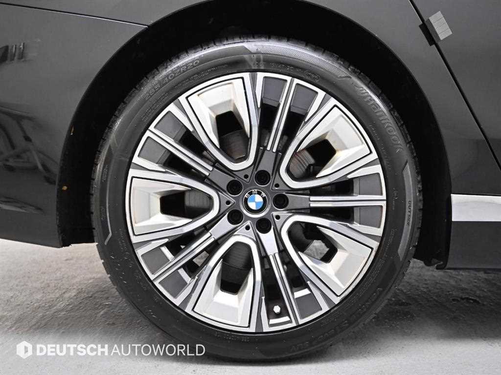 BMW 7 Series - Vista 5