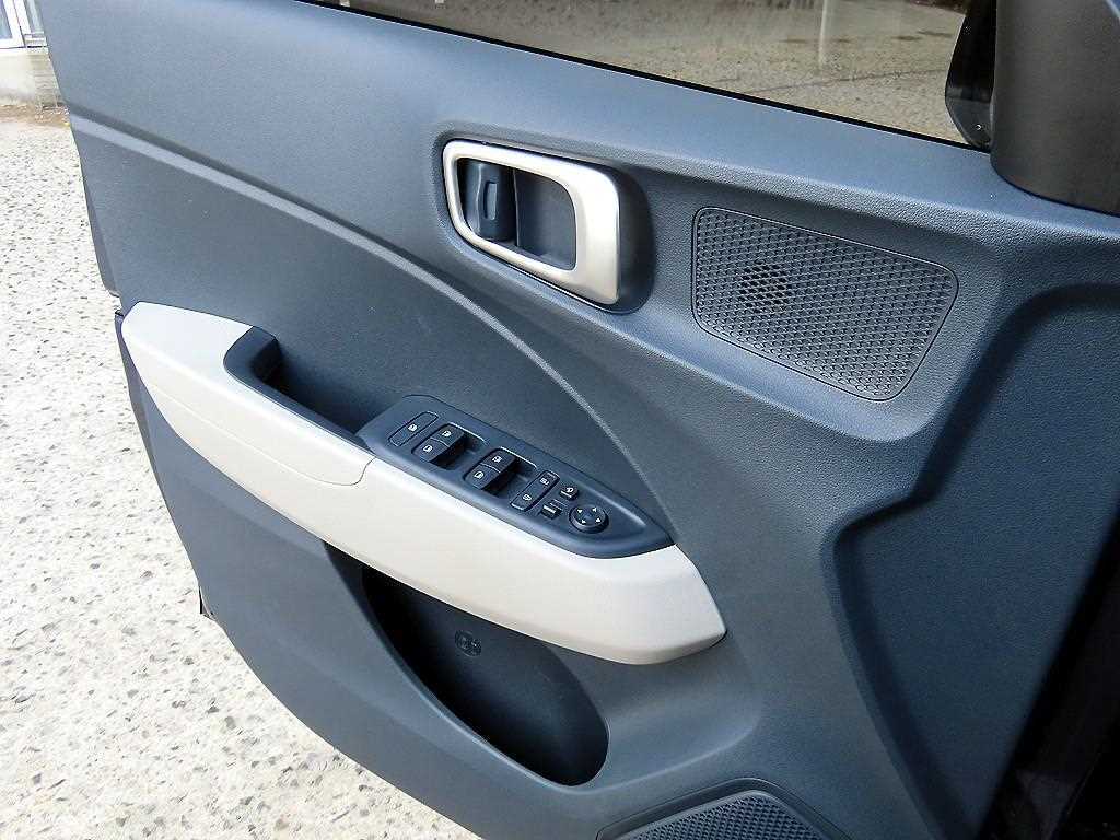 HYUNDAI Venue - Vista 11