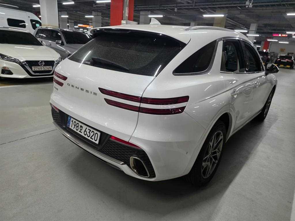 Genesis GV70 - Vista 5