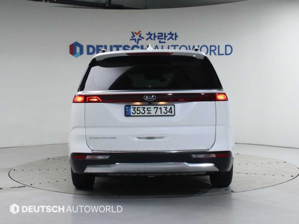 KIA Carnival - Vista 4
