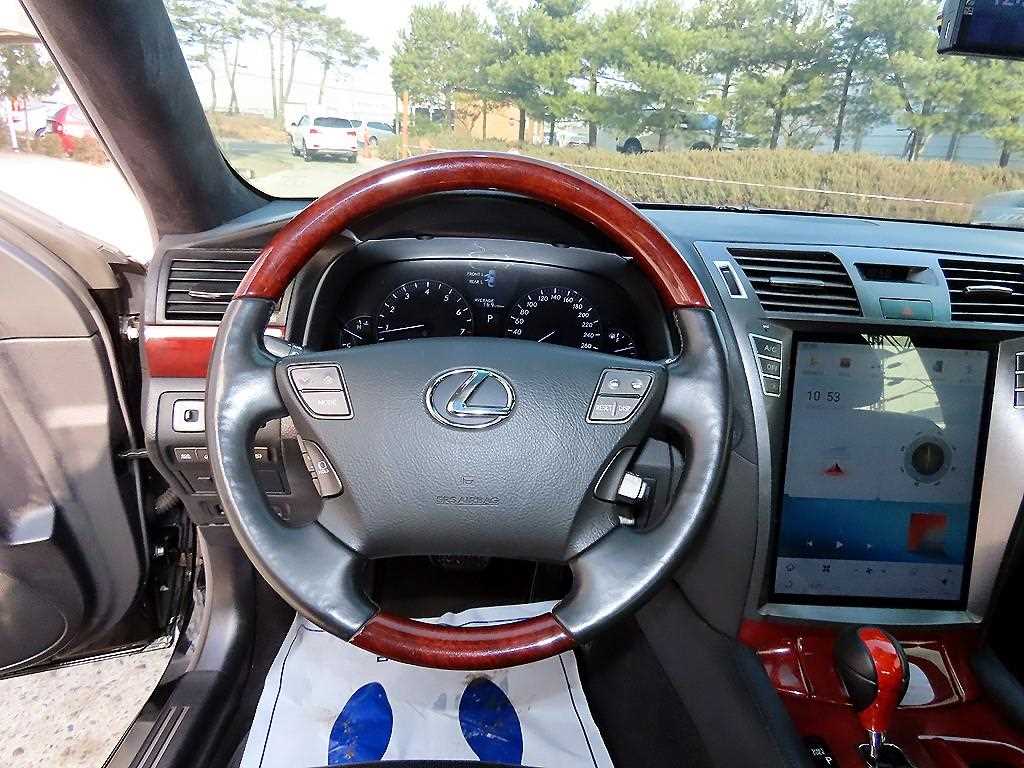 Lexus LS - Vista 8