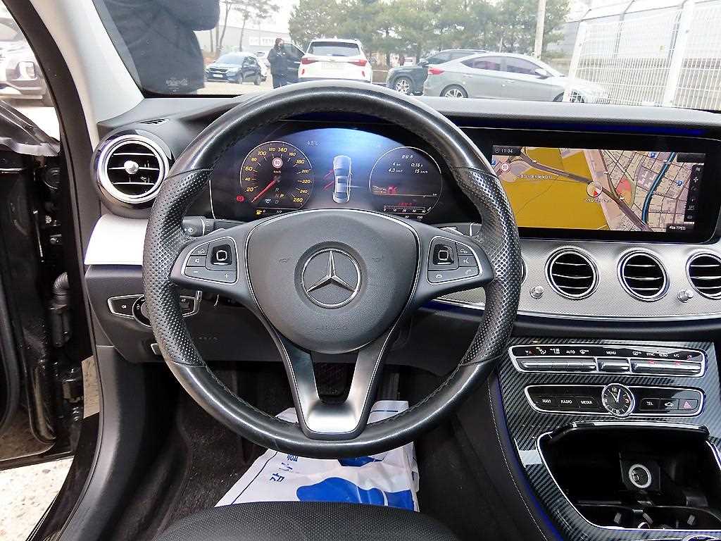 Mercedes Benz E class - Vista 8