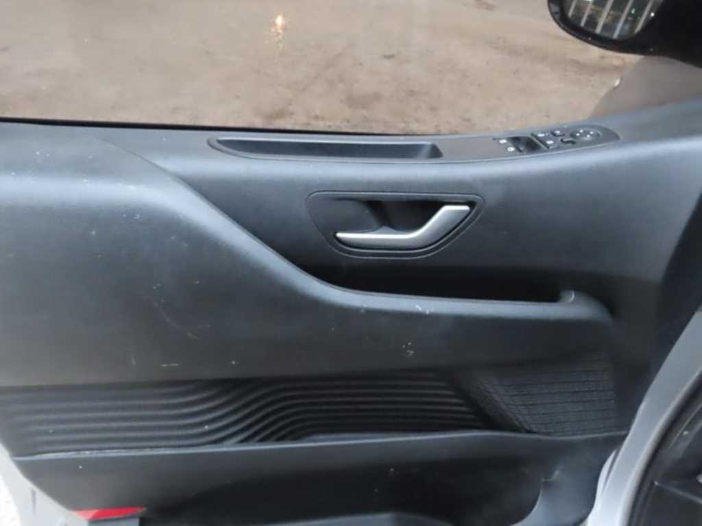 HYUNDAI Staria - Vista 8