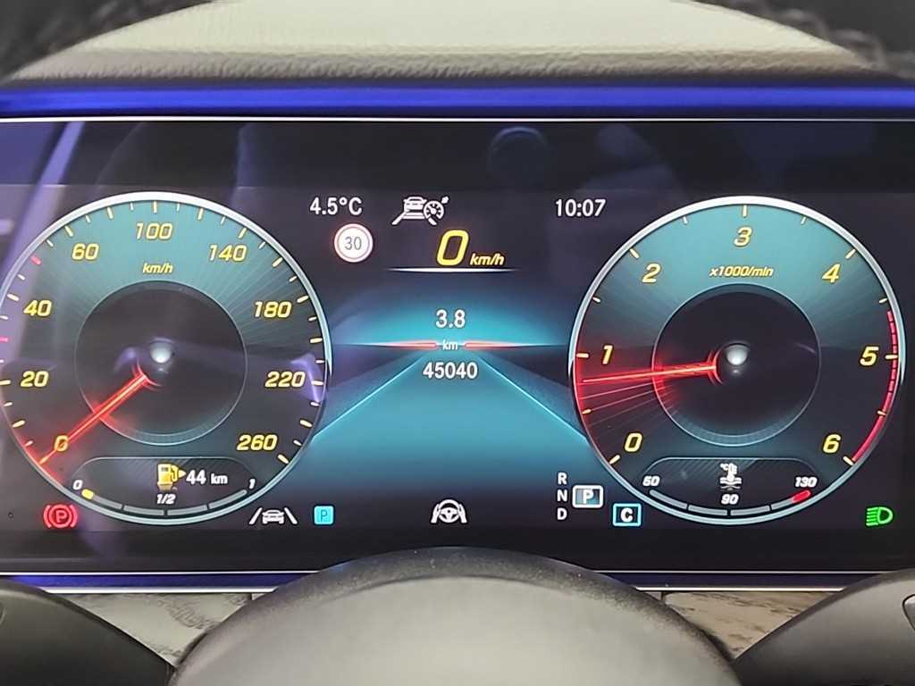 Mercedes Benz E class - Vista 6