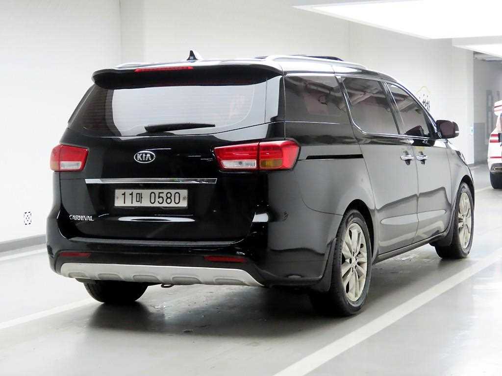 KIA Carnival - Vista 4