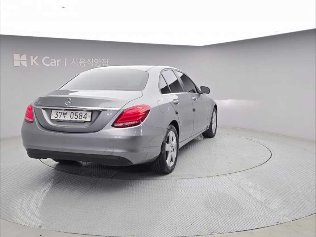 Mercedes Benz C Class - Vista 3