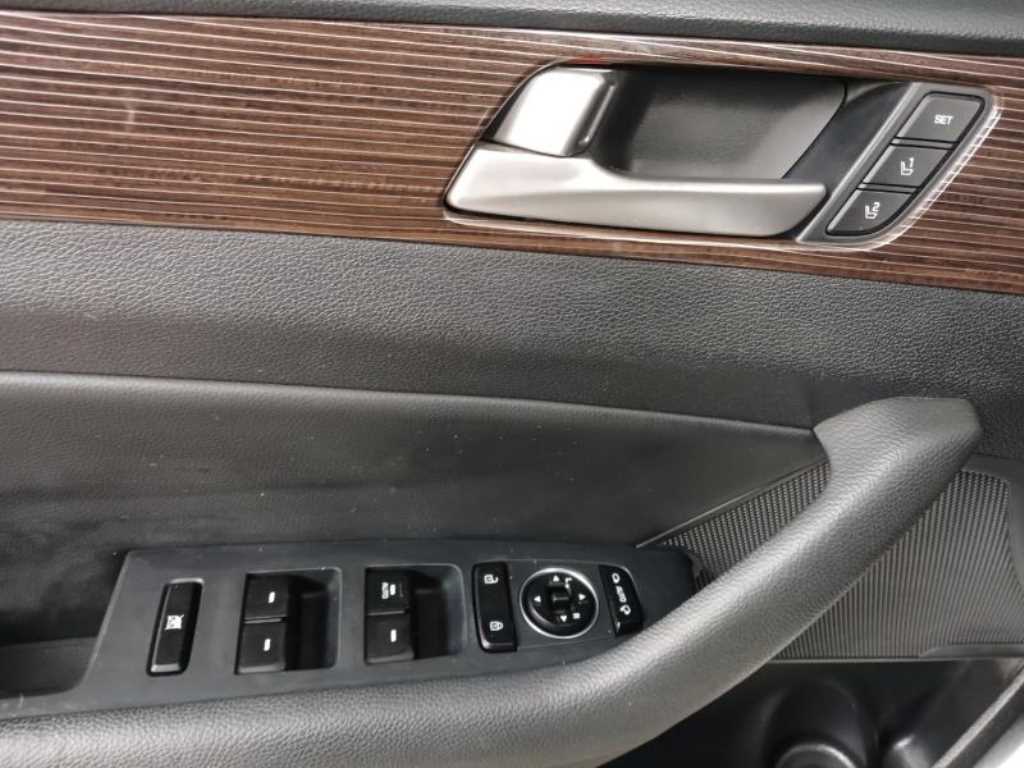 HYUNDAI Sonata - Vista 9