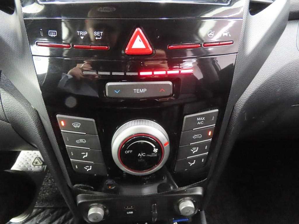 Ssangyong Tivoli - Vista 12