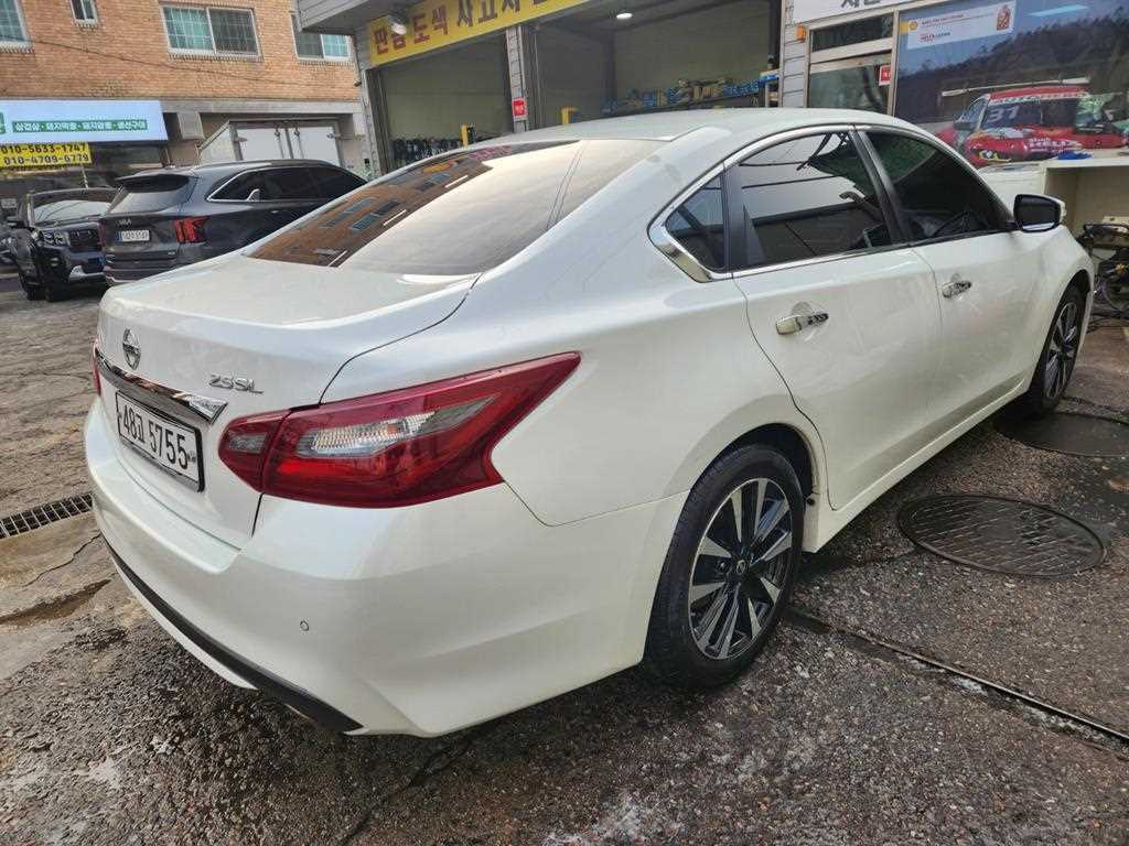 Nissan Altima - Vista 6