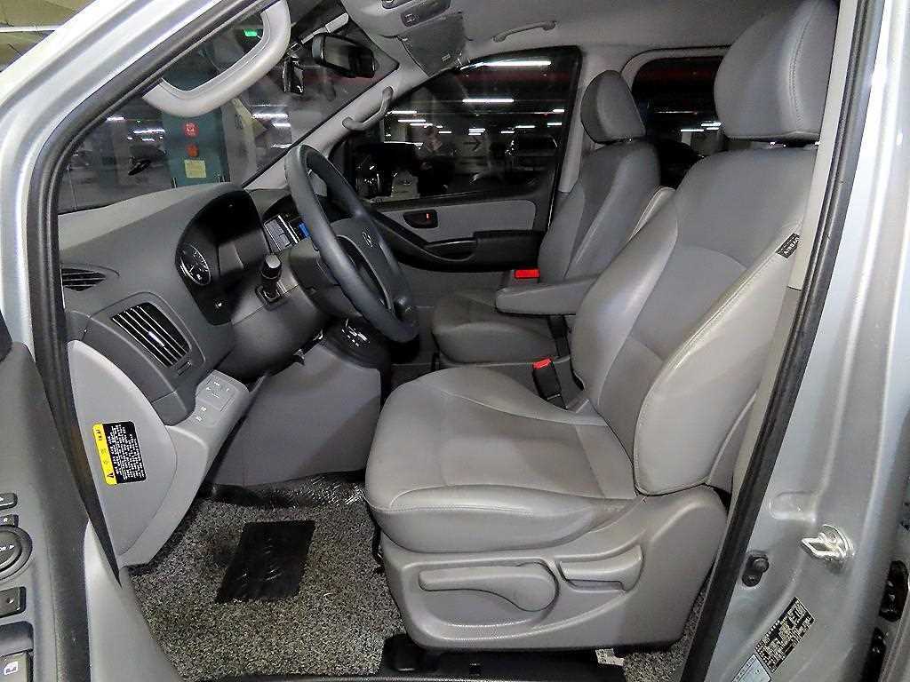 HYUNDAI Starex - Vista 6