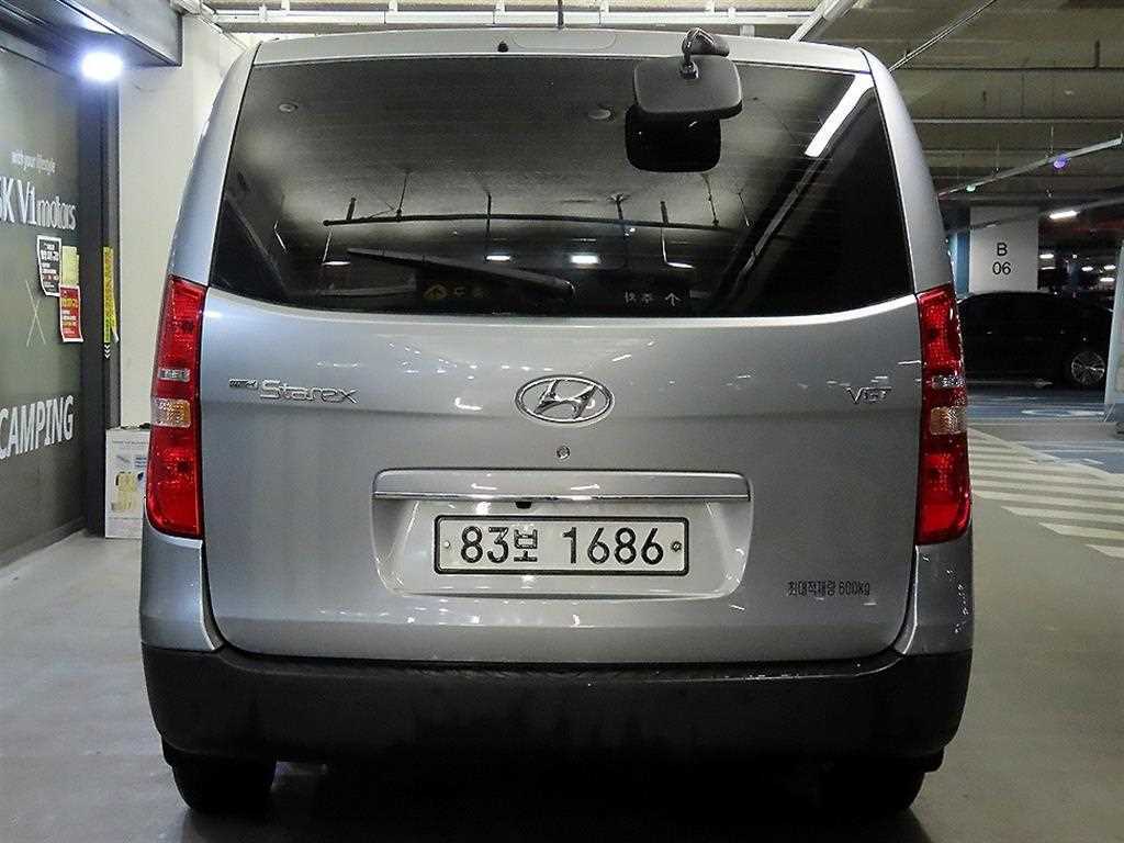 HYUNDAI Starex - Vista 5