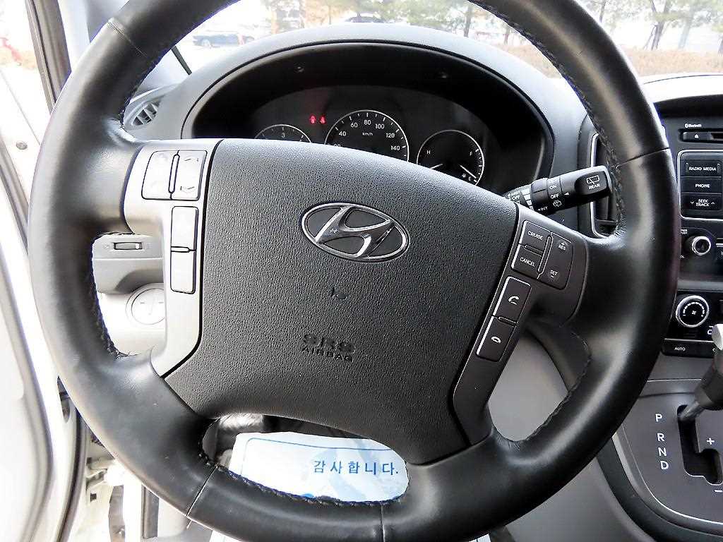 HYUNDAI Starex - Vista 9