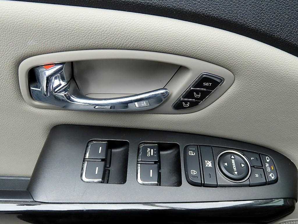 KIA Carnival - Vista 11