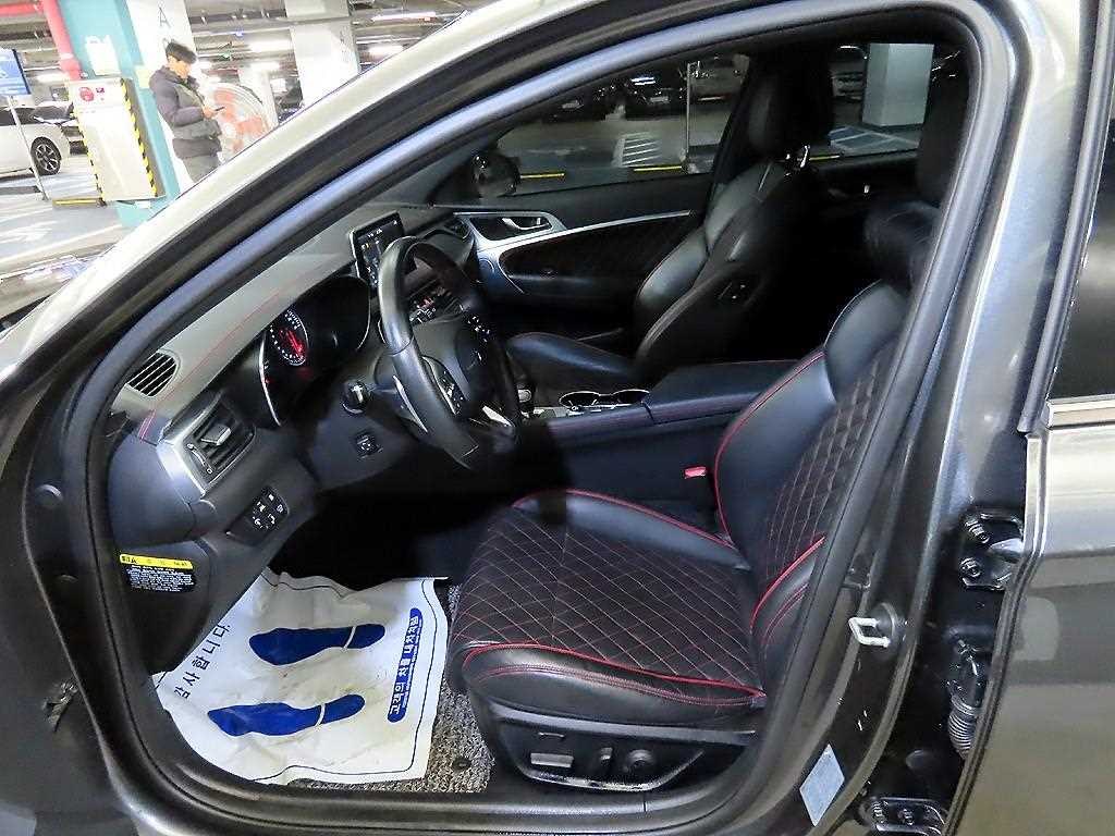 Genesis G70 - Vista 6