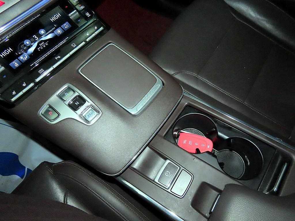 HYUNDAI Grandeur - Vista 12