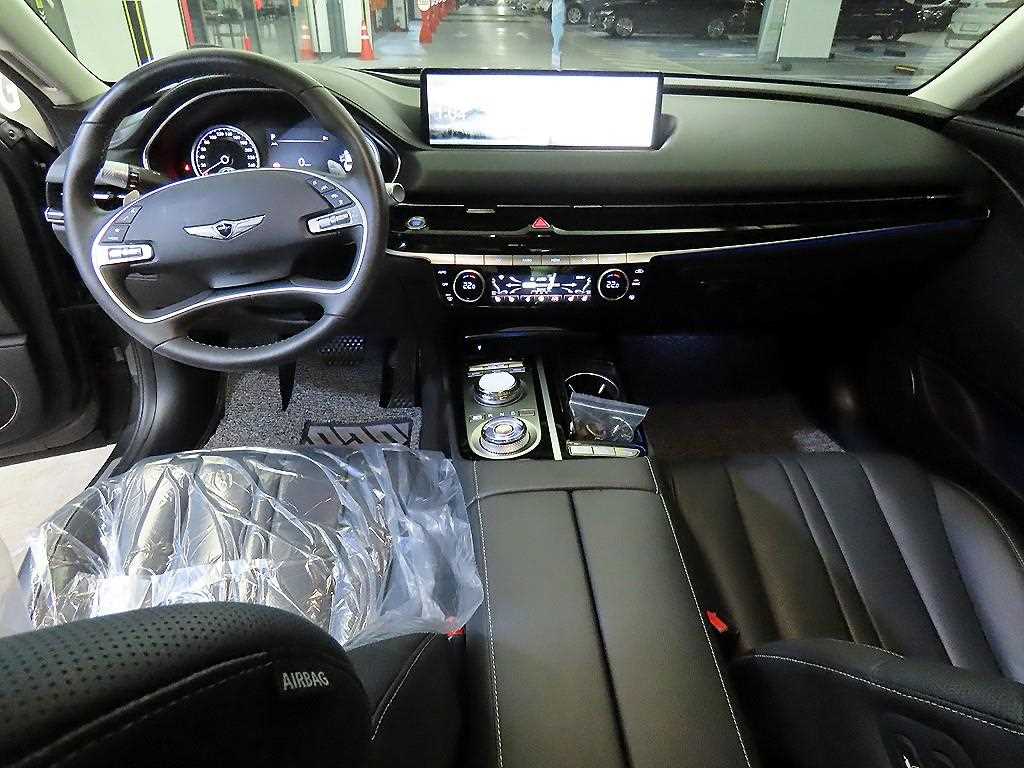 Genesis G80 - Vista 10